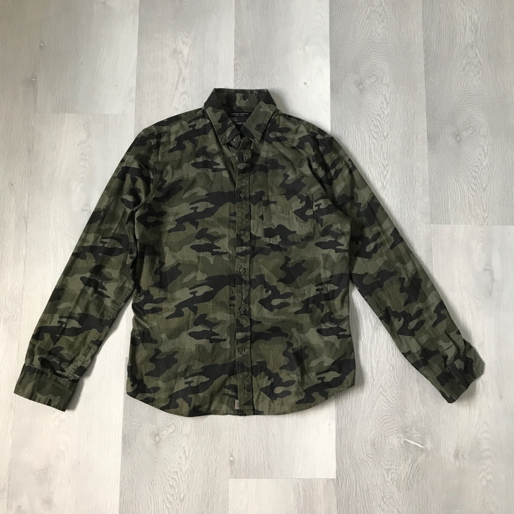 BANANA REPUBLIC CAMO GREEN BUTTON UNTUCKED POPLIN SHIRT MENS MEDIUM